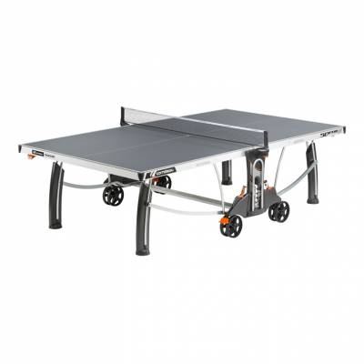 Всепогодный теннисный стол Cornilleau Sport 500M Crossover Outdoor (серый) Игровая поверхность: меламин 7 мм.
Антибликовое покрытие: MAT TOP.
Ширина канта (отбортовки): 60 мм.
Сетка: встроенная, с регулировкой по высоте и натяжению нити.
Рама: прочная конструкция рамы из коррозионно-устойчивой стали с арочными ножками 120 x 60 мм.
Конструкция: складная, система DSI.
Регулируемые по высоте опоры &Oslash;120 мм.
Колеса: 4 сдвоенных колеса с двумя тормозами.
Эластичные накладки на углах стола: есть.
