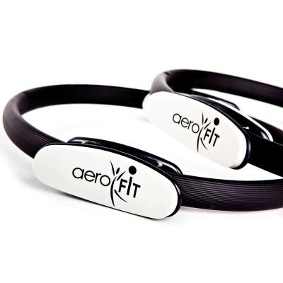 Кольцо для пилатес Aerofit FT-PR870 Кольцо пилатес, иначе изотоническое кольцо, употребляется для роста силы, эластичности, укрепления мышц в области бедер, ягодиц и груди. Боковые захваты - наклеенные смягчающие подушки из крепкого неопрена. Они обеспечивают отсутствие скольжения и долгий срок эксплуатации.

Диаметр 38,5&nbsp;см.
